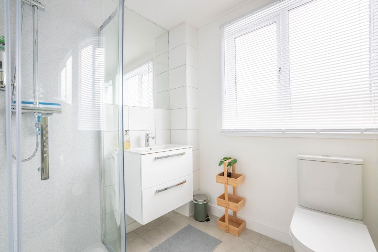 Elegant Home Mod Kitchen, Fast Wi-Fi, Free Parking Carrickfergus Exterior photo