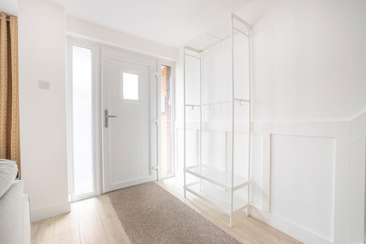 Elegant Home Mod Kitchen, Fast Wi-Fi, Free Parking Carrickfergus Exterior photo