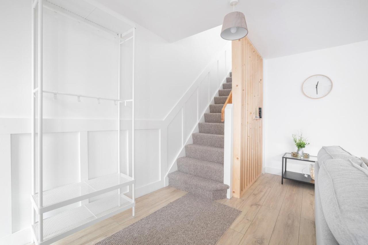 Elegant Home Mod Kitchen, Fast Wi-Fi, Free Parking Carrickfergus Exterior photo