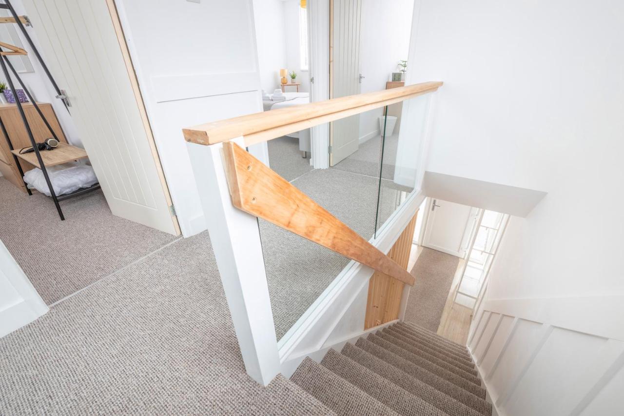 Elegant Home Mod Kitchen, Fast Wi-Fi, Free Parking Carrickfergus Exterior photo