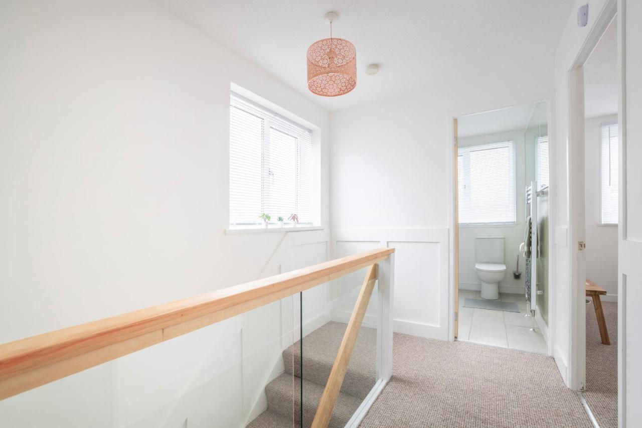 Elegant Home Mod Kitchen, Fast Wi-Fi, Free Parking Carrickfergus Exterior photo