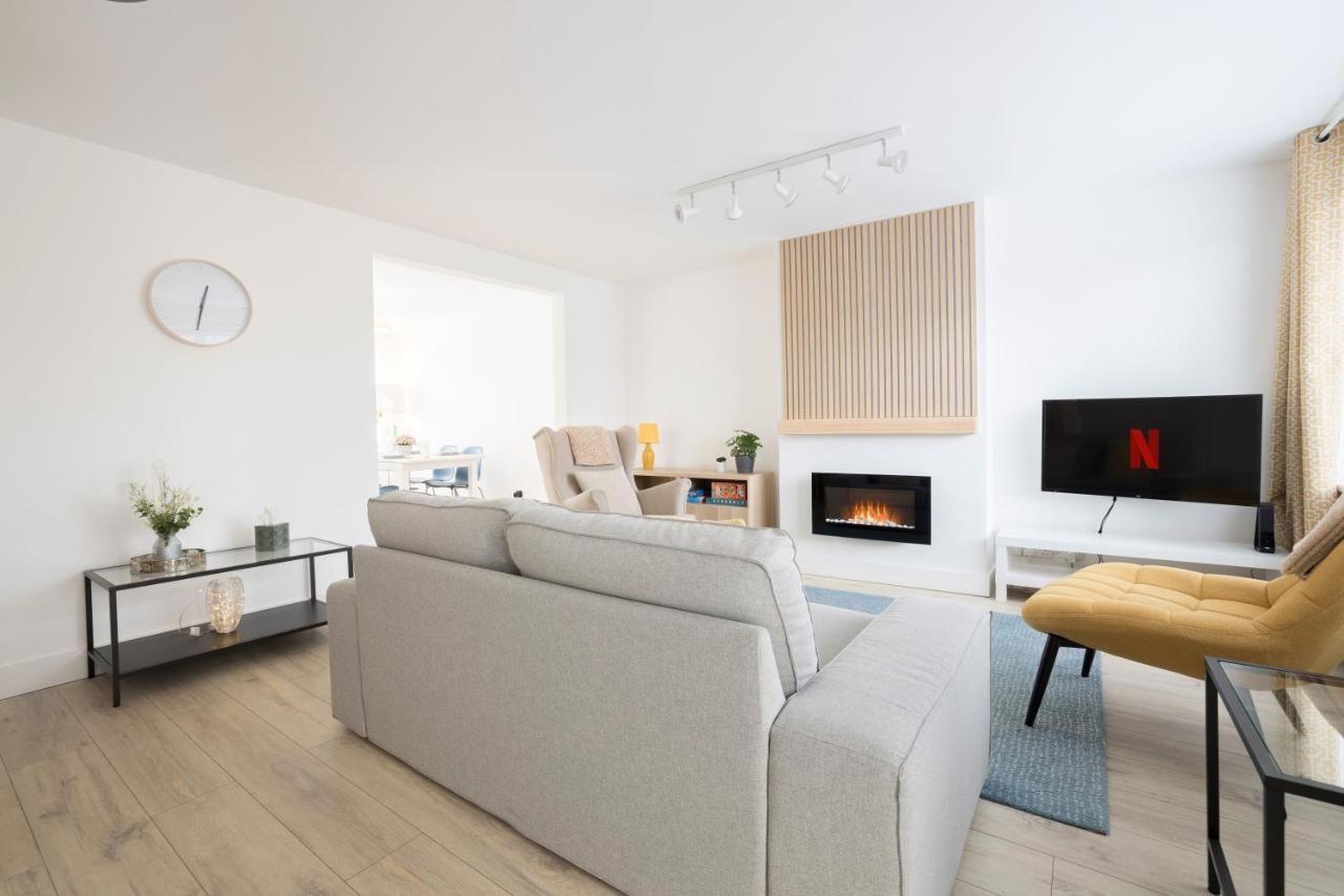 Elegant Home Mod Kitchen, Fast Wi-Fi, Free Parking Carrickfergus Exterior photo